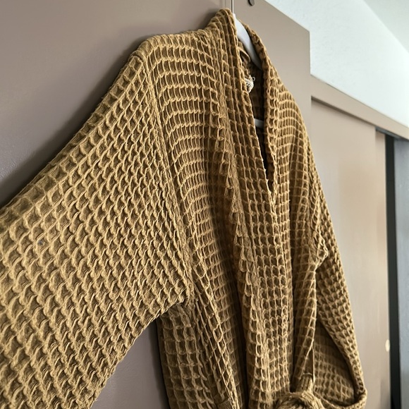 Mustard Waffle Knit Robe - Picture 5 of 9